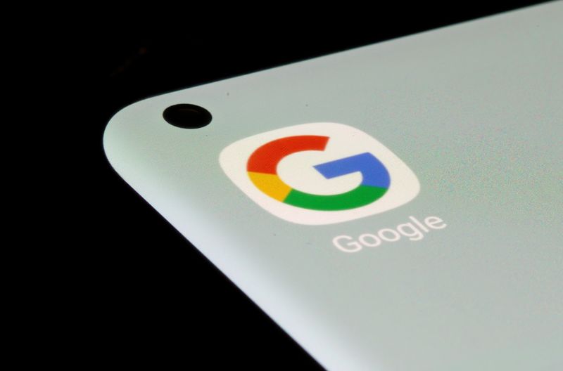 &copy; Reuters. FOTO DE ARCHIVO: El logotipo de Google en un teléfono móvil