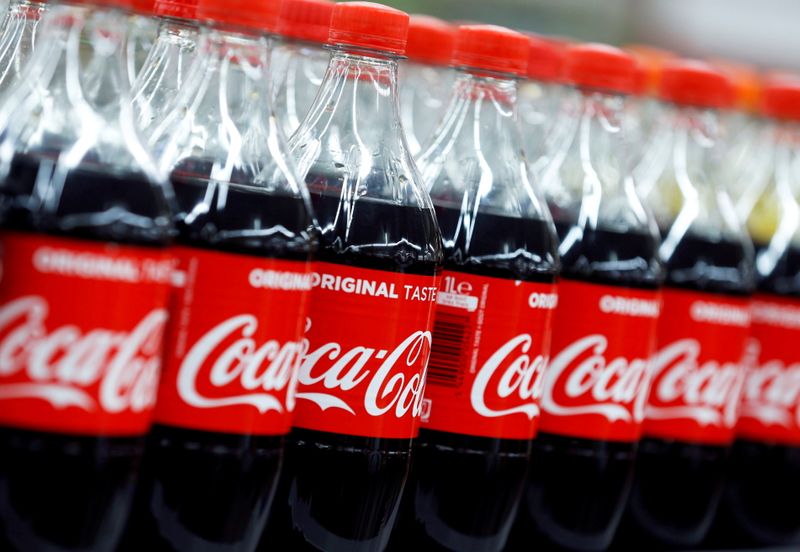 © Reuters. FILE PHOTO: Bottles of Coca-Cola are seen at a Carrefour Hypermarket store in Montreuil, near Paris, France, February 5, 2018.  REUTERS/Regis Duvignau/File Photo