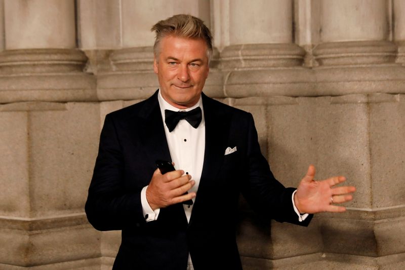 &copy; Reuters. FILE PHOTO: Actor Alec Baldwin gestures before walking on the red carpet during the commemoration of the Elton John AIDS Foundation 25th year fall gala at the Cathedral of St. John the Divine in New York City, in New York, U.S. November 7, 2017. REUTERS/S