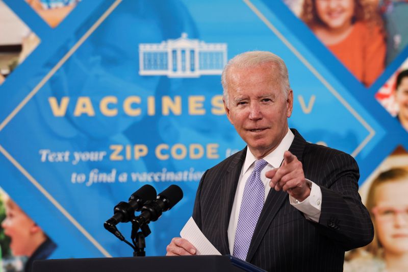 &copy; Reuters. U.S. President Joe Biden delivers remarks on the authorization of the coronavirus disease (COVID-19) vaccine for kids ages 5 to 11, during a speech in the Eisenhower Executive Office Building’s South Court Auditorium at the White House in Washington, U.