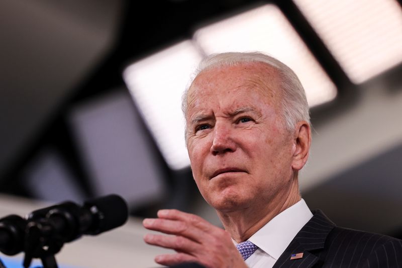 &copy; Reuters. U.S. President Joe Biden delivers remarks on the authorization of the coronavirus disease (COVID-19) vaccine for kids ages 5 to 11, during a speech in the Eisenhower Executive Office Building’s South Court Auditorium at the White House in Washington, U.