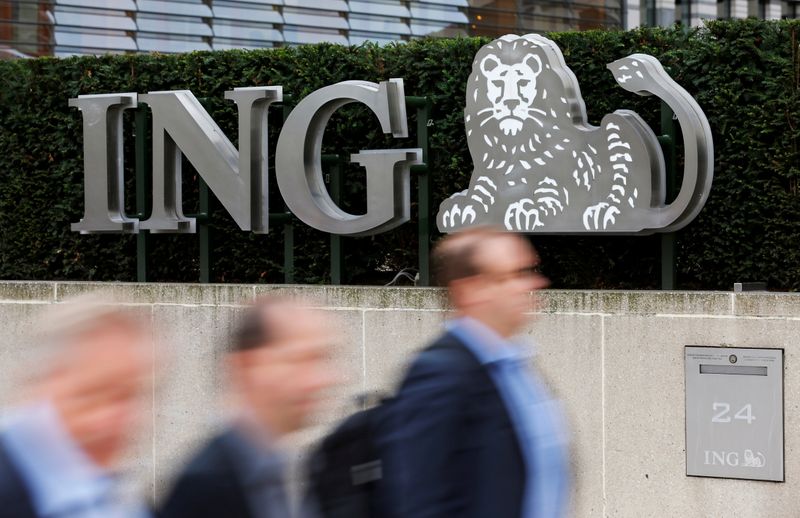 &copy; Reuters. FILE PHOTO: Pedestrians walk past the logo of ING bank by the group's main office in Brussels, Belgium, October 3, 2016. REUTERS/Francois Lenoir