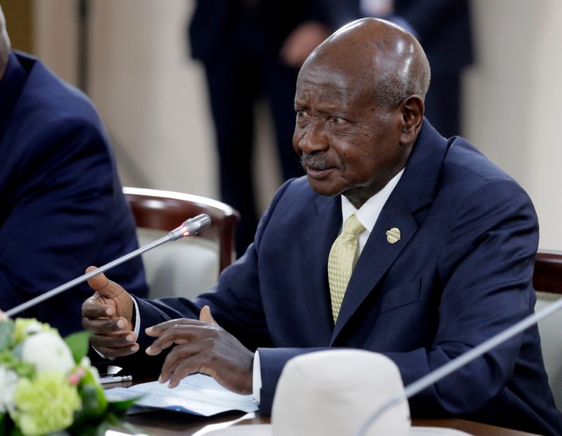 &copy; Reuters. الرئيس الأوغندي يوويري موسيفيني في سوتشي بصورة من أرشيف رويترز.