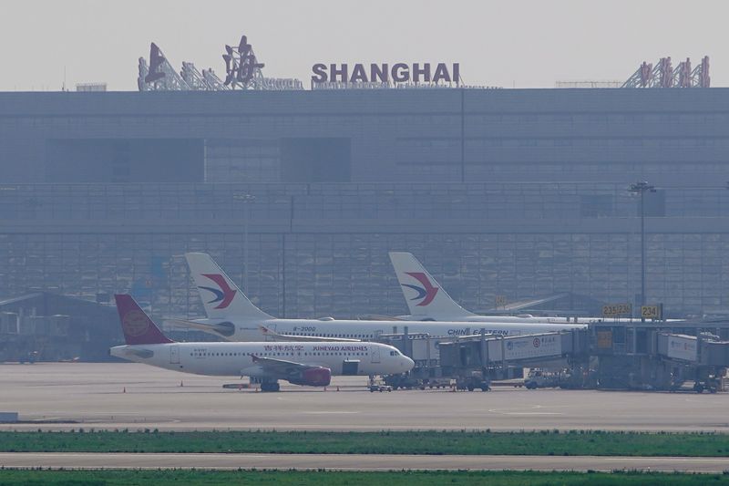 &copy; Reuters. FILE PHOTO: China Eastern Airlines aircraft are seen parked on the tarmac in Hongqiao International Airport in Shanghai, following the coronavirus disease (COVID-19) outbreak, China June 4, 2020. REUTERS/Aly Song