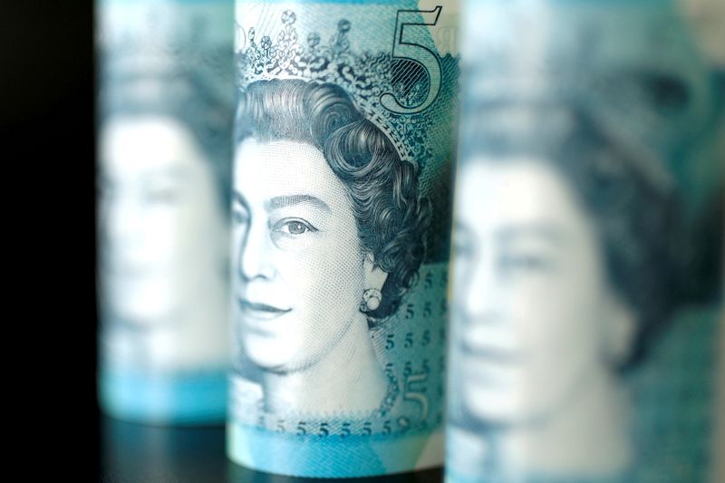 &copy; Reuters. FILE PHOTO: British five pound banknotes are seen in this picture illustration taken November 14, 2017. REUTERS/ Benoit Tessier/Illustration