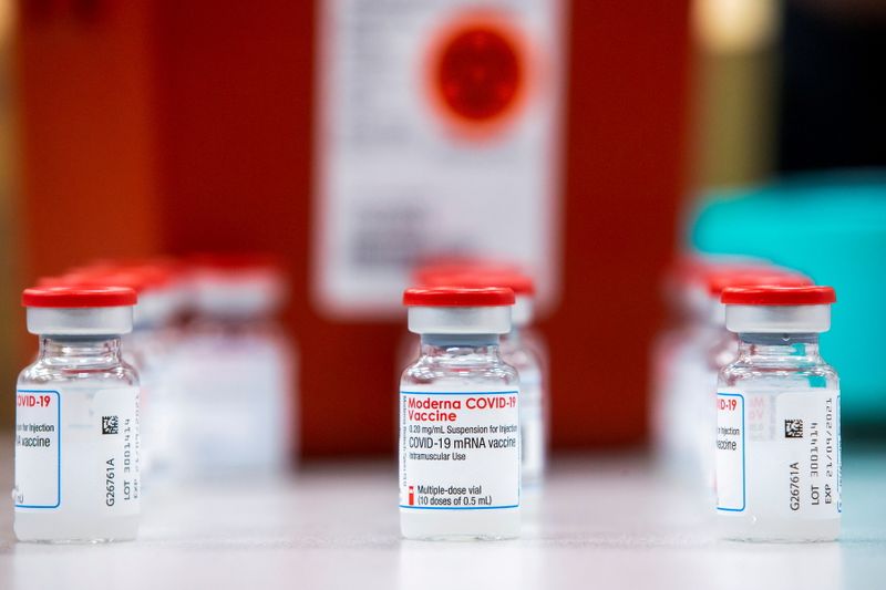 &copy; Reuters. FILE PHOTO: Vials of the Moderna COVID-19 vaccine are seen at Apotex pharmaceutical company in Toronto, Ontario, Canada April 13, 2021. REUTERS/Carlos Osorio