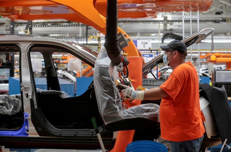 &copy; Reuters. FILE PHOTO: A Stellantis assembly worker prepares to install seats in a 2021 Jeep Grand Cherokee L frame on the assembly line at the Detroit Assembly Complex - Mack Plant in Detroit, Michigan, U.S., June 10, 2021.  REUTERS/Rebecca Cook