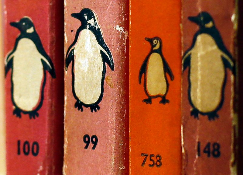 &copy; Reuters. FILE PHOTO: Penguin books are seen in a used bookshop in central London October 29, 2012. REUTERS/Stefan Wermuth 