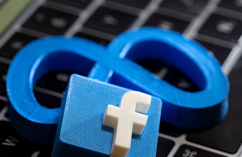 &copy; Reuters. FILE PHOTO: A 3D printed Facebook's new rebrand logo Meta and Facebook logo are placed on laptop keyboard in this illustration taken on November 2, 2021. REUTERS/Dado Ruvic/Illustration/File Photo
