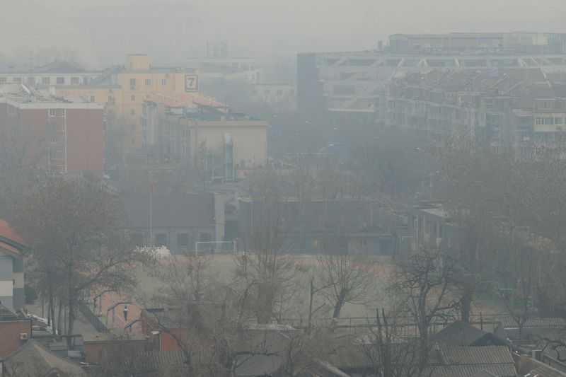 Visibility deteriorates as pollution cloaks China's capital
