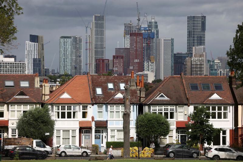 &copy; Reuters. FILE PHOTO: High-rise apartments under construction can be seen in the distance behind a row of residential housing in south London, Britain, August 6, 2021. REUTERS/Henry Nicholls
