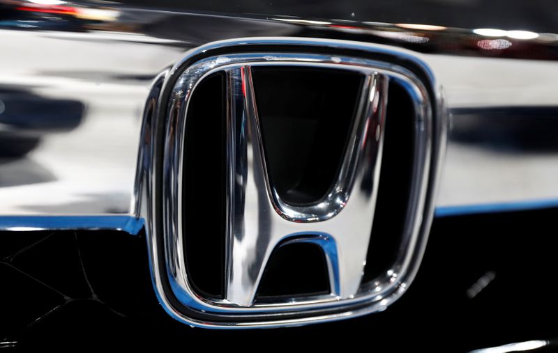 &copy; Reuters. FOTO DE ARCHIVO: El logotipo de Honda en un coche Honda expuesto en el Salón del Automóvil de Nueva York en el barrio de Manhattan de la ciudad de Nueva York, Nueva York, Estados Unidos, 29 de marzo de 2018. REUTERS/Shannon Stapleton