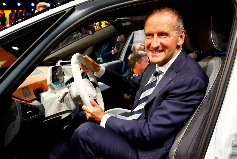 © Reuters. FILE PHOTO: Herbert Diess, CEO of German carmaker Volkswagen AG, poses in an ID.3 pre-production prototype during the presentation of Volkswagen's new electric car on the eve of the International Frankfurt Motor Show IAA in Frankfurt, Germany September 9, 2019. REUTERS/Wolfgang Rattay