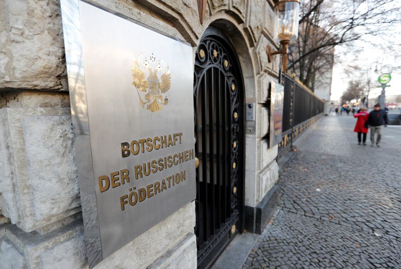 &copy; Reuters.  FOTO DE ARCHIVO: La embajada rusa en Berlín, Alemania, 4 de diciembre de 2019.    REUTERS/Fabrizio Bensch