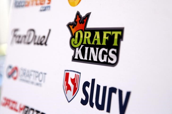 © Reuters. FILE PHOTO: A DraftKings logo is displayed on a board inside of the DFS Players Conference in New York November 13, 2015. REUTERS/Lucas Jackson