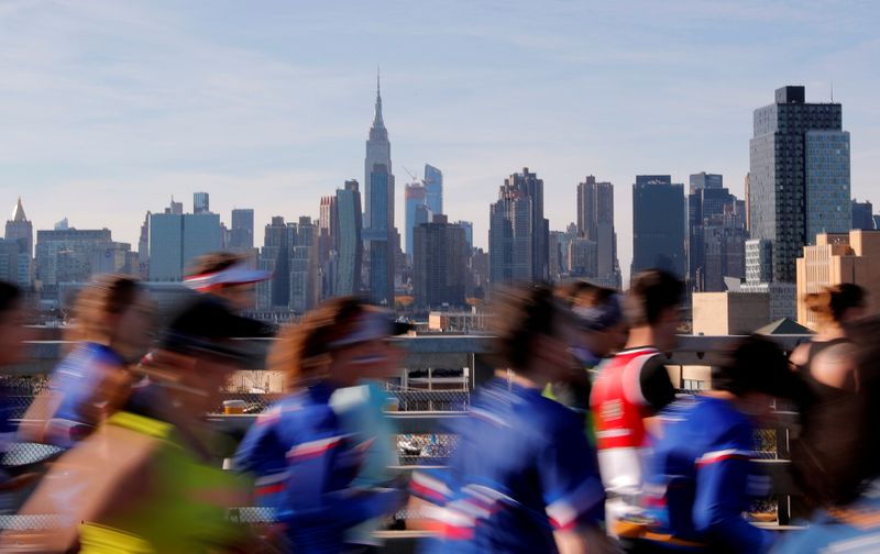 &copy; Reuters. Competidores durante a Maratona da Cidade de Nova York em 2018 
04/11/2018 REUTERS/Caitlin Ochs