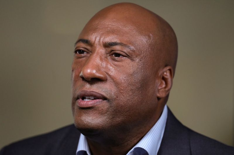 &copy; Reuters. FILE PHOTO: Byron Allen, Founder, Chairman and CEO of Entertainment Studios and Allen Media Group, speaks at the 2021 Milken Institute Global Conference in Beverly Hills, California, U.S., October 19, 2021. REUTERS/David Swanson