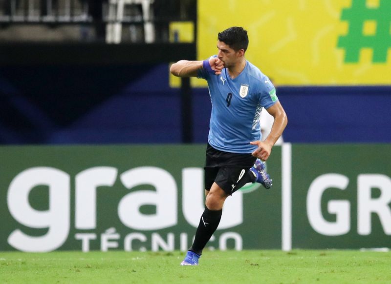 &copy; Reuters. Oct 14, 2021 
Foto de archivo del delantero de Uruguay Luis Suarez celebrando tras marcar en la derrota ante Brasil por la eliminatoria sudamericana 
REUTERS/Ricardo Moraes