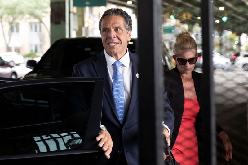 &copy; Reuters. FILE PHOTO: New York Governor Andrew Cuomo arrives to depart in his helicopter after announcing his resignation in Manhattan, New York City, U.S., August 10, 2021. REUTERS/Caitlin Ochs