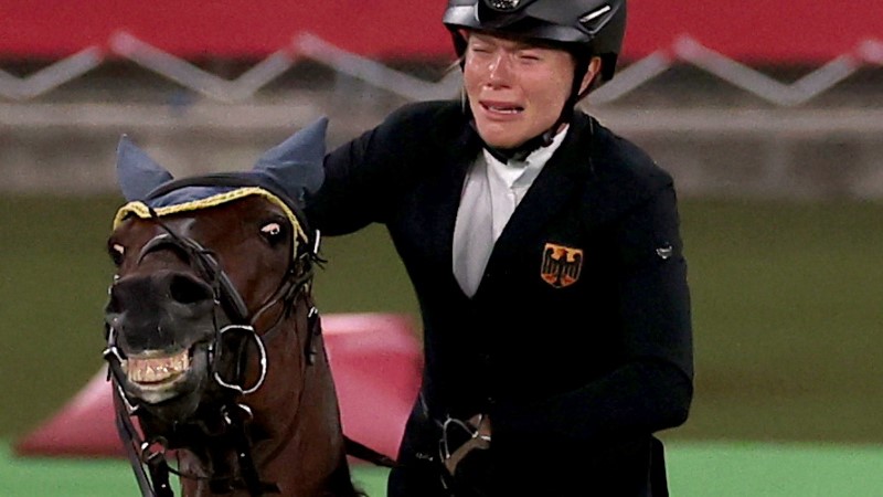 &copy; Reuters. 　動物愛護団体ＰＥＴＡは、ＩＯＣに対し、今後の五輪から全ての馬術競技を廃止すべきとの書簡を送っていたことを明かした。写真は、東京五輪の近代五種に出場したアニカ・シュロイ。