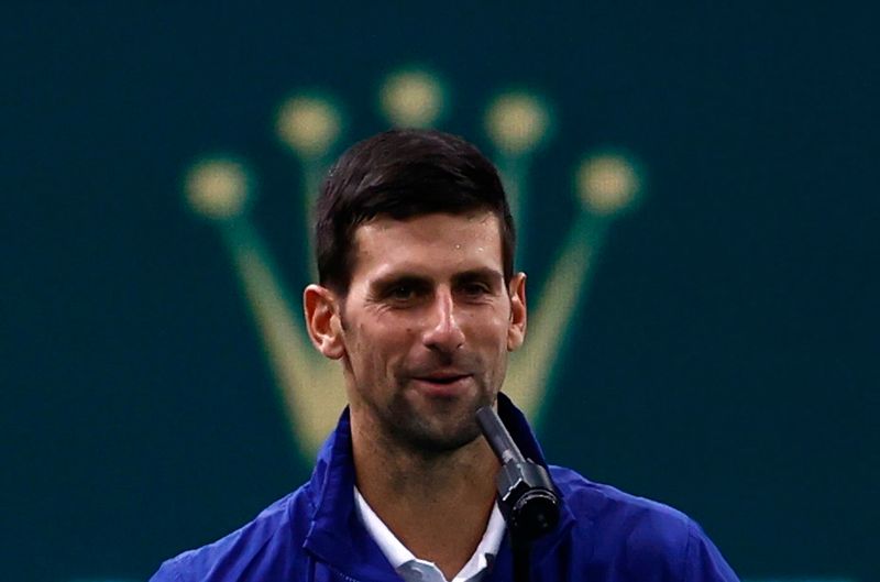 &copy; Reuters. لاعب التنس الصربي نوفاك ديوكوفيتش مبتهج بعد فوزه على الأمريكي تايلور فريتز في دور الثمانية في بطولة باريس للأساتذة للتنس يوم الجمعة. تصوير: 