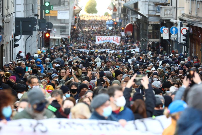 إيطاليا تسجل السبت 31 وفاة و6764 إصابة جديدة بكورونا