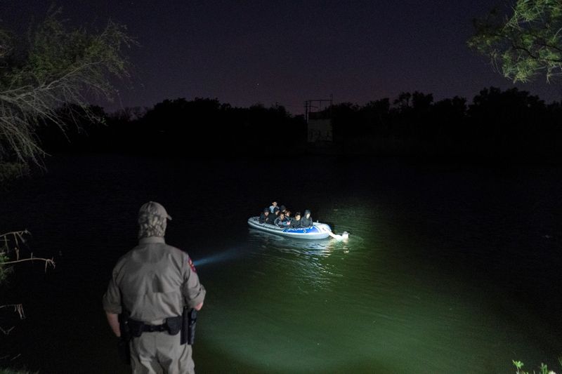 Texas cracks down on migrants but dozens of trespassing cases fall flat