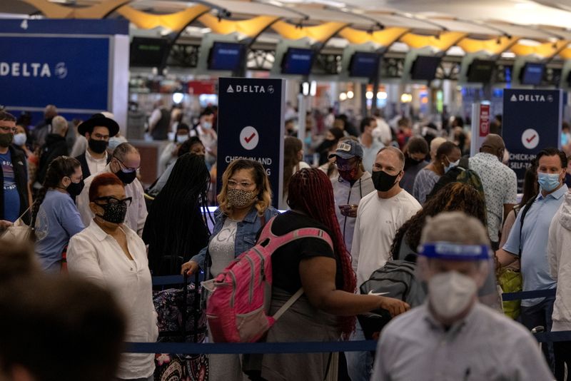&copy; Reuters. Passageiros em aeroporto de Atlanta
23/05/2021
REUTERS/Carlos Barria
