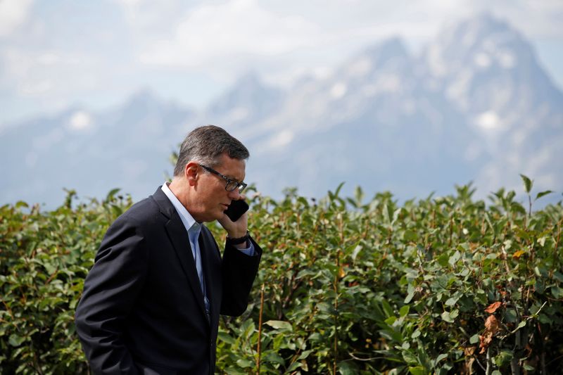 &copy; Reuters. FILE PHOTO: Federal Reserve Vice Chair Richard Clarida talks on the phone during the three-day "Challenges for Monetary Policy" conference in Jackson Hole, Wyoming, U.S., August 23, 2019.  REUTERS/Jonathan Crosby