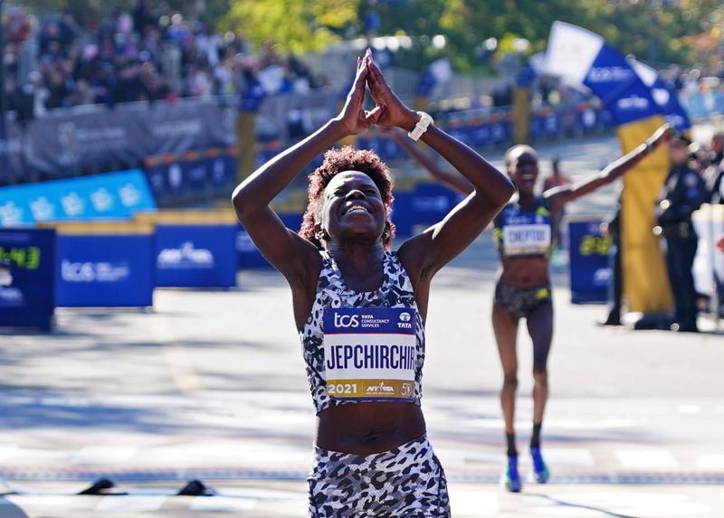 © Reuters. Kenya's Peres Jepchirchir celebrates after winning the women's elite race of the TCS New York City Marathon, November 7, 2021.  REUTERS/Carlo Allegri     