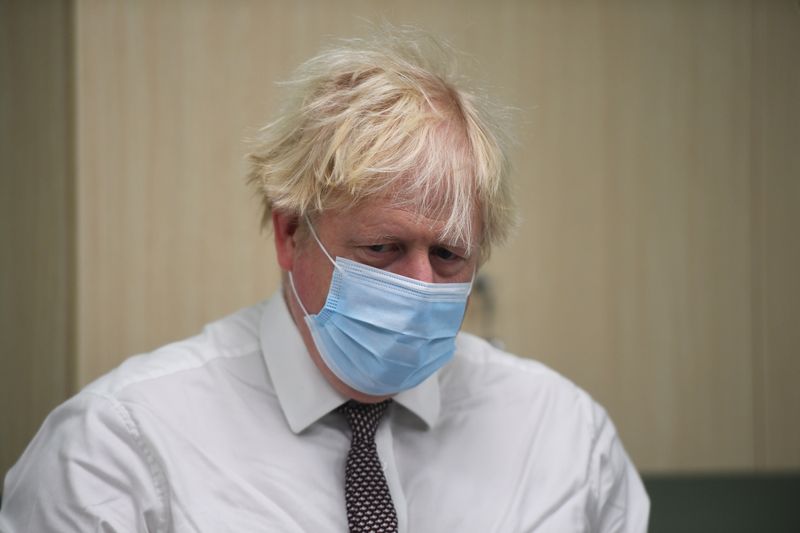 &copy; Reuters. Premiê britânico, Boris Johnson, visita hospital em Hexham
08/11/2021
Peter Summers/Pool via REUTERS