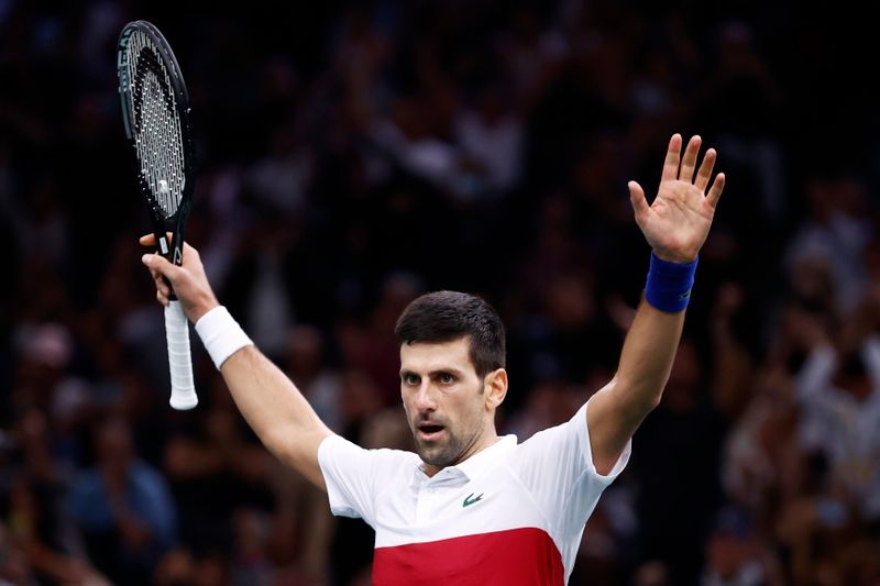 &copy; Reuters. Novak Djokovic comemora vitória na final do Master 1000 de Paris
07/11/2021 REUTERS/Christian Hartmann