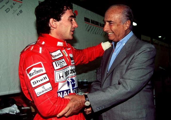 © Reuters. Foto de archivo ilustrativa de los ex campeones del mundo de la F1 Ayrton Senna y Juan Manuel Fangio.  
19SEPT 91
