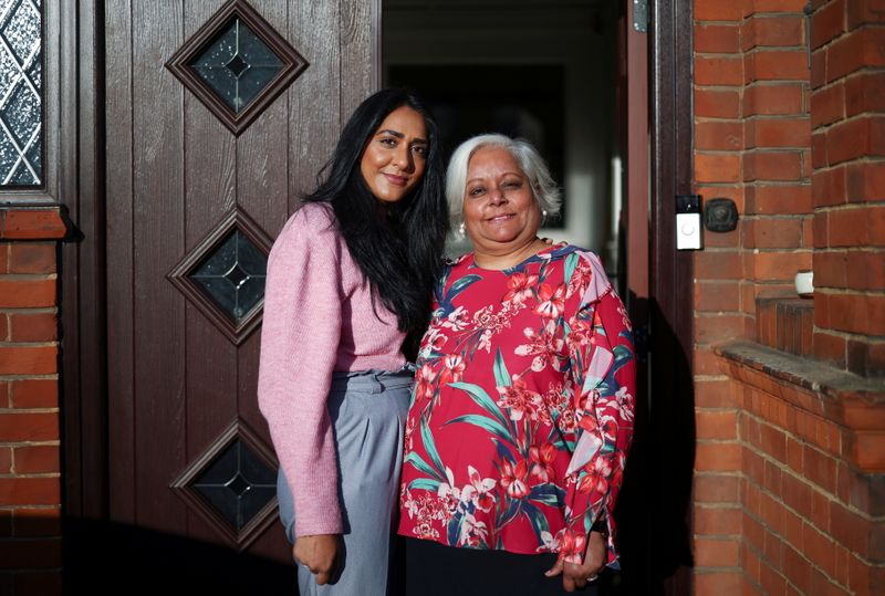 © Reuters. Bhavna Patel and her daughter Bindiya Patel, who are due to fly to New York to reunite with family following the relaxing of the coronavirus disease (COVID-19) travel restrictions, pose at their home in Croydon, Britain, November 5, 2021. REUTERS/Henry Nicholls