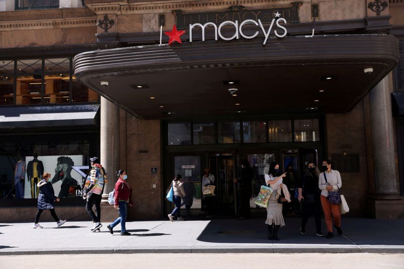 &copy; Reuters. FILE PHOTO: Shoppers are seen outside Macy's in the Manhattan borough of New York City, New York, U.S., March 30, 2021. REUTERS/Caitlin Ochs