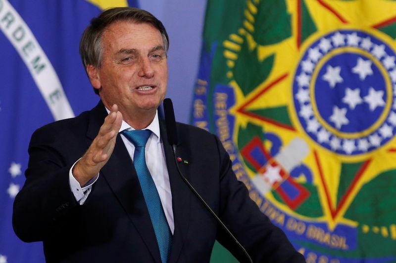 &copy; Reuters. 　１１月８日、ブラジルの中道右派政党、自由党（ＰＬ）のバルデマー・コスタ・ネト党首は、極右のボルソナロ大統領（写真）が来年の大統領選に向け、同党に加わると発表した。写真は