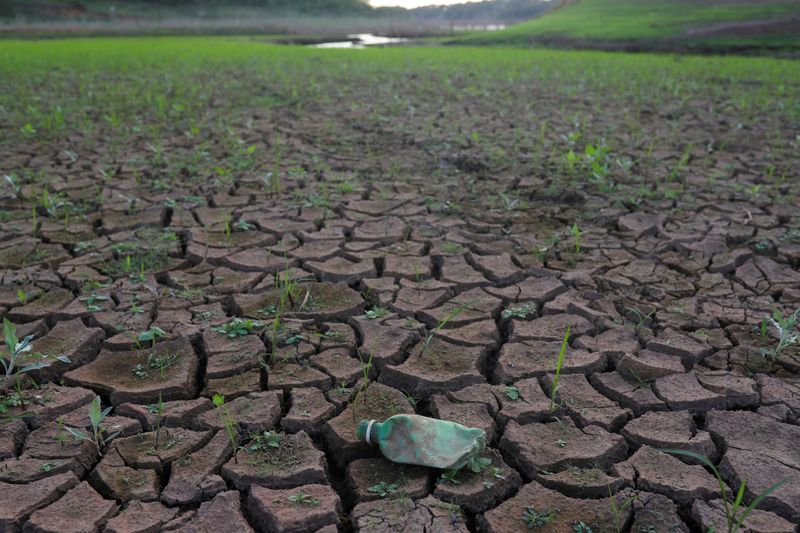 &copy; Reuters. 英グラスゴーで開催されているＣＯＰ２６で、各国の指導者が繰り返し強調しているのが「温暖化を摂氏１．５度以下に抑えることが必要」という点である。気温の上昇が１．５度の場合と