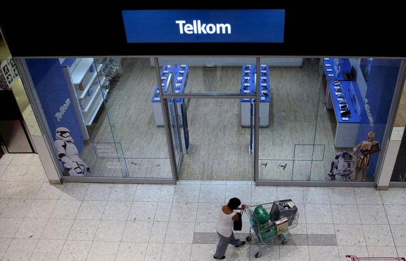 &copy; Reuters. FILE PHOTO: A shopper walks past a Telkom shop at a mall in Johannesburg February 26, 2016.  REUTERS/Siphiwe Sibeko