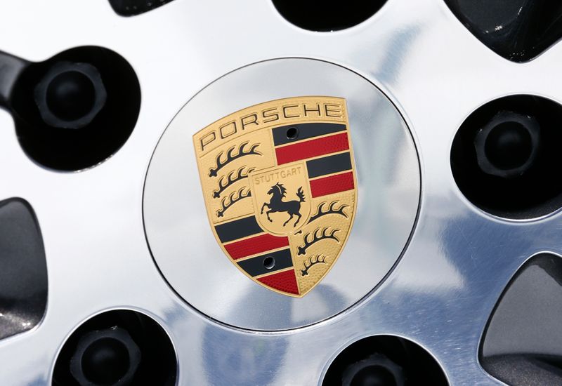 &copy; Reuters. FILE PHOTO: A logo is seen on a wheel of a Porsche car during the company's annual meeting in Stuttgard, Germany, May 13, 2015.    REUTERS/Ralph Orlowski
