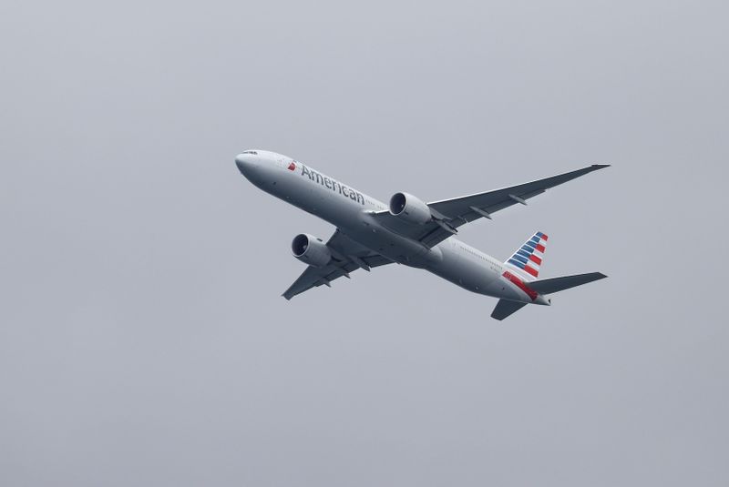 &copy; Reuters. An American Airlines Boeing 777-300ER plane takes off from Sydney Airport in Sydney, Australia, October 28, 2020.  REUTERS/Loren Elliott