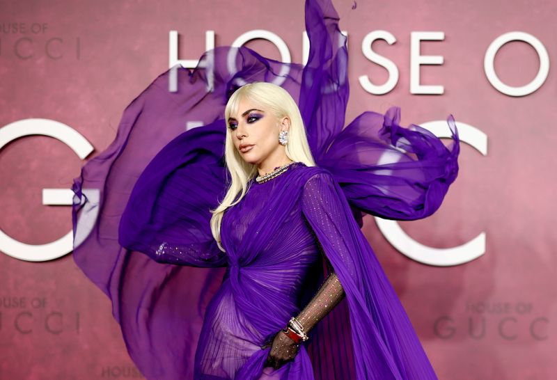 &copy; Reuters. Lady Gaga, integrante del reparto, llega al estreno británico de la película "House of Gucci" en Leicester Square, en Londres, Inglaterra, Noviembre 9, 2021. REUTERS/Henry Nicholls