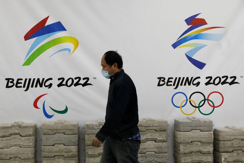 © Reuters. 国際オリンピック委員会（ＩＯＣ）は来年２月開催の北京冬季五輪について、デモなどができる公式の抗議ゾーンを設置するかどうかは、開催時の現地の新型コロナウイルス感染予防策に左右されるとの見方を示した。写真は１月２９日、北京で撮影（２０２１年　ロイター/Tingshu Wang）