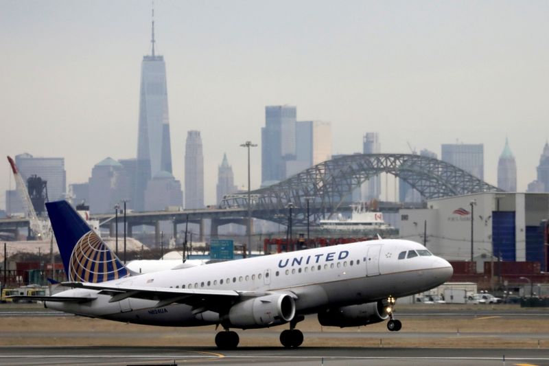 &copy; Reuters. FILE PHOTO: A United Airlines passenger jet takes off with New York City as a backdrop, at Newark Liberty International Airport, New Jersey, U.S. December 6, 2019. REUTERS/Chris Helgren/File Photo/File Photo