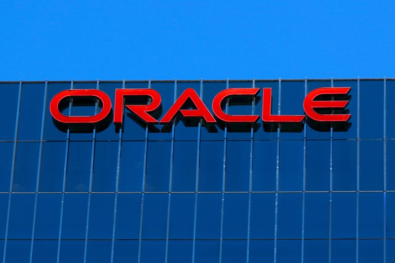 &copy; Reuters. FILE PHOTO: The Oracle logo is shown on an office building in Irvine, California, U.S. June 28, 2018. REUTERS/Mike Blake