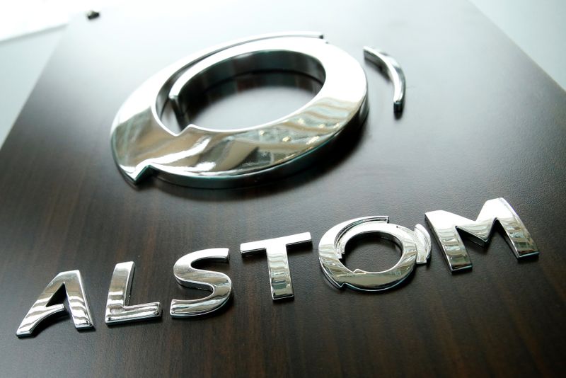 &copy; Reuters. Alstom a fait état mercredi d'une hausse de son chiffre d'affaires et de son carnet de commandes au premier semestre de son exercice 2021-2022, tiré par une bonne dynamique commerciale, même si sa marge d'exploitation ajustée a nettement reculé. /Pho