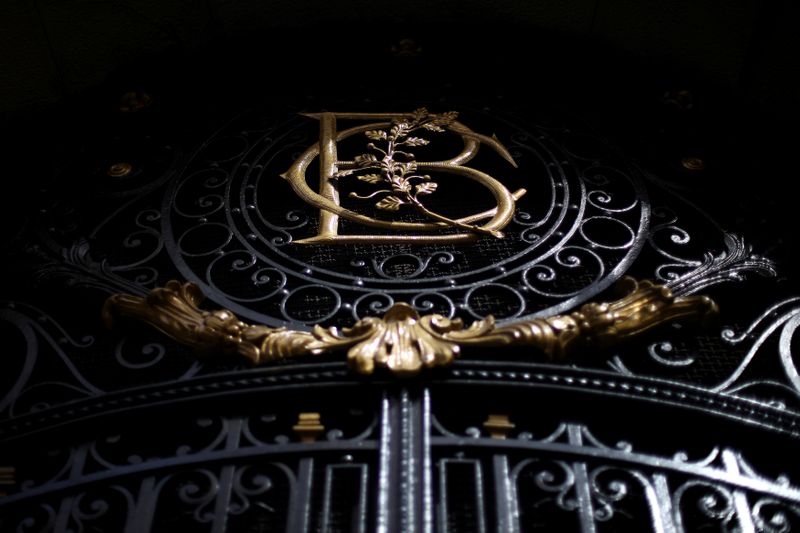 &copy; Reuters. FILE PHOTO: The emblem of Santiago's stock exchange building is seen in Santiago, Chile September 25, 2017. REUTERS/Ivan Alvarado