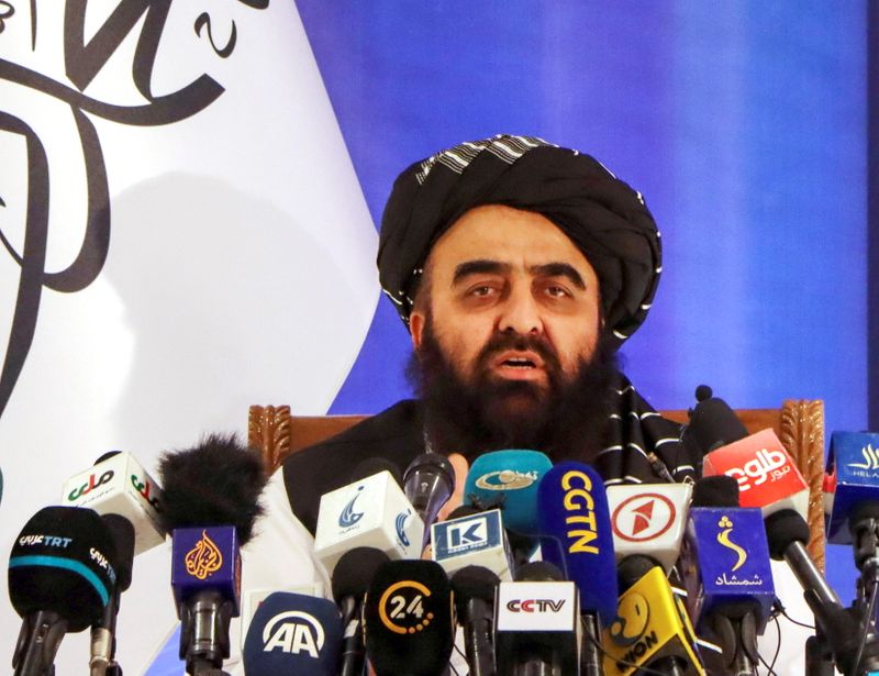 &copy; Reuters. القائم بأعمال وزير الخارجية الأفغاني أمير خان يتحدث في مؤتمر صحفي في كابول يوم 14 سبتمبر أيلول 2021 - رويترز