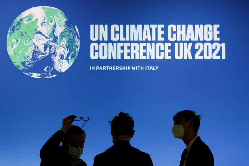 &copy; Reuters. Le Royaume-Uni, pays-hôte de la COP26 à Glasgow, a publié mercredi un projet de déclaration politique exhortant les Etats à revoir à la hausse d'ici la fin 2022 leurs engagements pour lutter contre les émissions de gaz à effet de serre et à accé