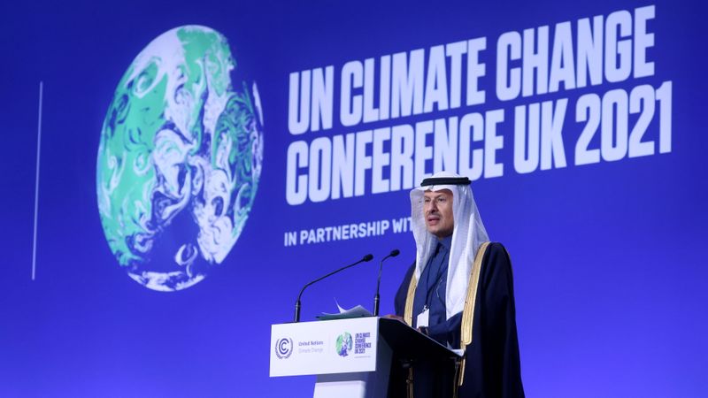 &copy; Reuters. وزير الطاقة السعودي الأمير عبد العزيز بن سلمان آل سعود يتحدث خلال اجتماع في جلاسجو يوم الأربعاء. تصوير: ايف هيرمان - رويترز.