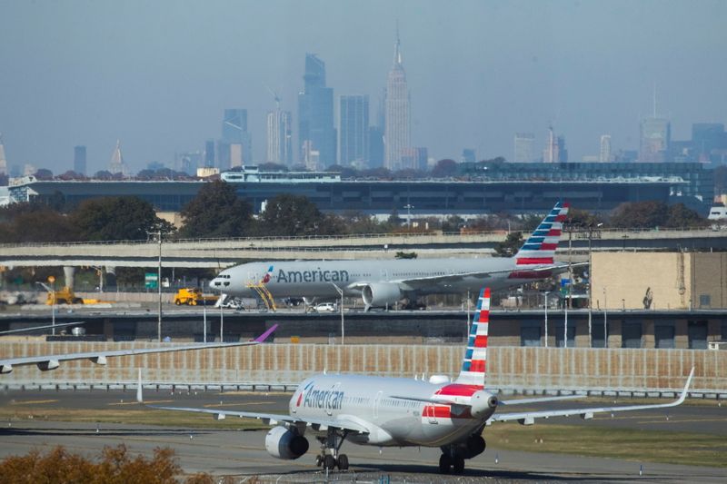 &copy; Reuters. FILE PHOTO: American Airlines planes taxi on the tarmac as the skyline of New York City is seen in the background from the JFK International Airport in New York, U.S., November 8, 2021. REUTERS/Eduardo Munoz